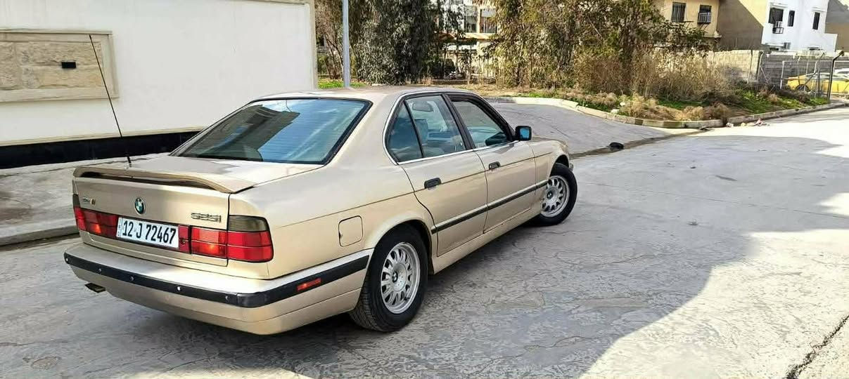 لبيع +مراوس
بي ام 525 موديل (1993)
صبغ عام بدون ضرر
بسمي +كابون بنزين 
سيارة كلهاشغال 
موصل ايسر 
*********** بي واتساب

