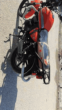 السلام عليكم.
دايون نفخ  لون برتقالي 
مديل 22طالعه بل 23
محرك 200c
مكفوله برغي ما مفتوح بيه 
رقم كربلاء نكليزي  ثاني يوم اداورلك 
دهن امزويل كل 15يوم ابدله دراجه مالت جناي
 سعر مليونين 200وبيه مجال 
***********
