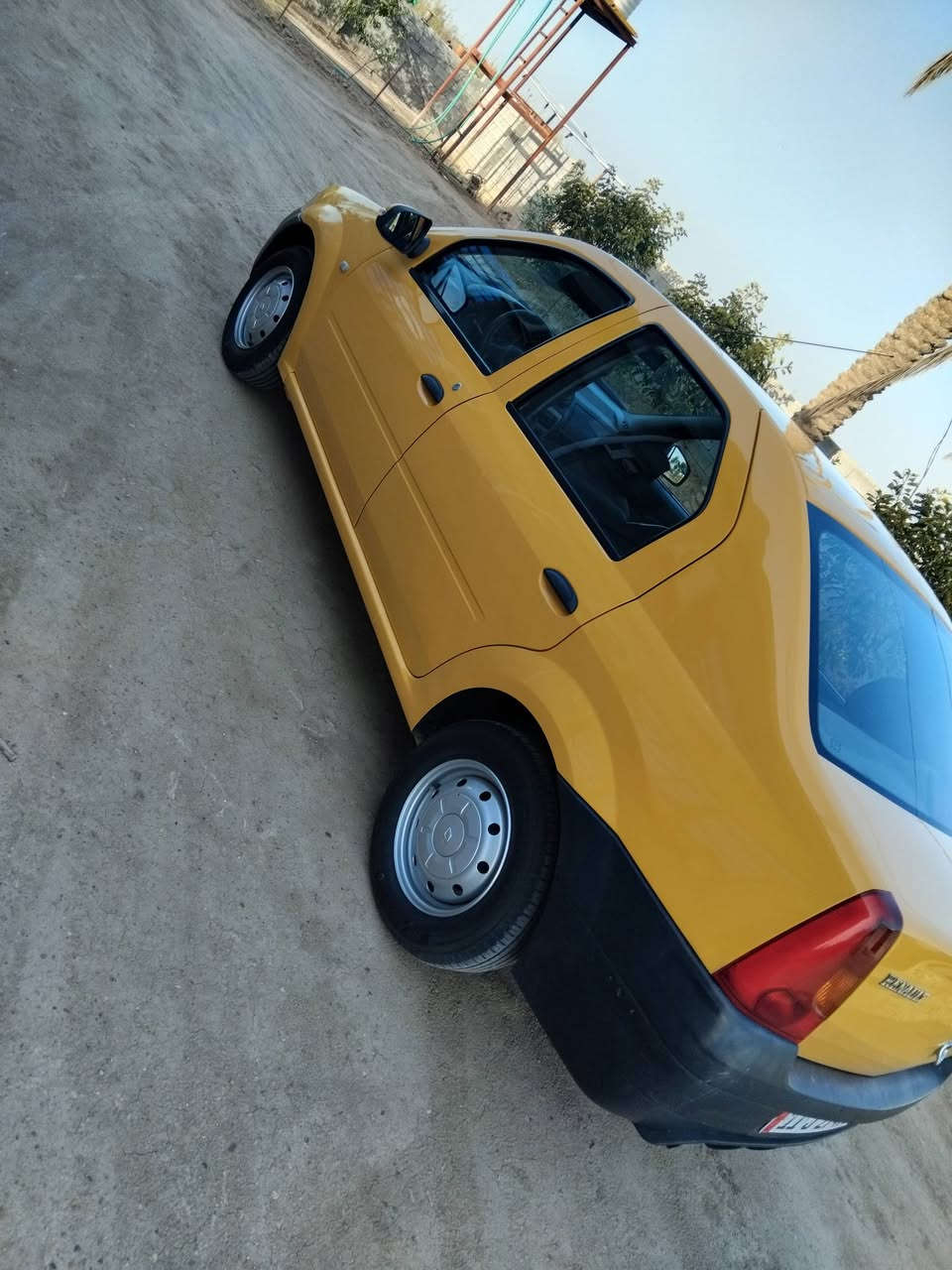 السلام عليكم للبيع سياره رينو لوكان 2009 رقم بغداد سيارة جاهزه مابيه اي نقص سياره حلوه  سعره 52  بيه مجال بسيط       ***********
