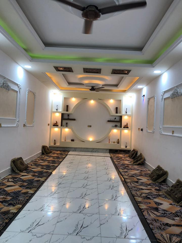 بيت للبيع حديث
سند ٢٥ زراعي بيه اقرار محكمة مداور اسهم  مباشر ..
سماوة قرب الجامعة مقابل التربية الجديدة موقع جدا مناسب  

مساحة ١٠٠٠ ( الف )متر طابقين بناء حديث فول مواصفات
 بناء سنة ٢٠٢٣ كونكريت مسلح عالي عن الشارع بناء البيت ٢٥٠ متر والباقي طارمة وحديقه مسيج 

 الطابق الاول ٣ غرف / ثنين مساحتهن ٤*٥ ووحده ٥*٦  اضافه الى صالتين  ومطبخ ومجمع صحي داخلي وخارجي 
   
  ومخزن عدد ٢
الطابق الثاني غرفة واحدة مساحتها ٤*٦ اضافه الى صاله ومجمع صحي وسطحين ينفع بناء غرف اضافية مستقبلاً 

باقي الصور و التفاصيل والسعر على الخاص :
***********
