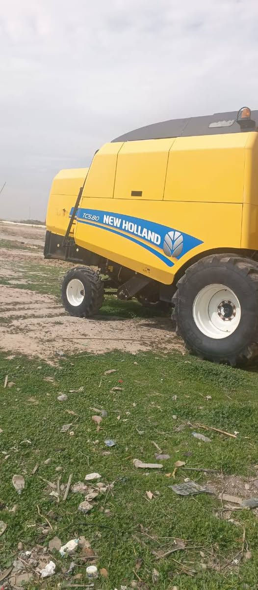 حاصده نيوهولند TC5.80 موديل 2019 للاستفسار اتصل *********** مكان الحاصده سامراء الخط السريع
