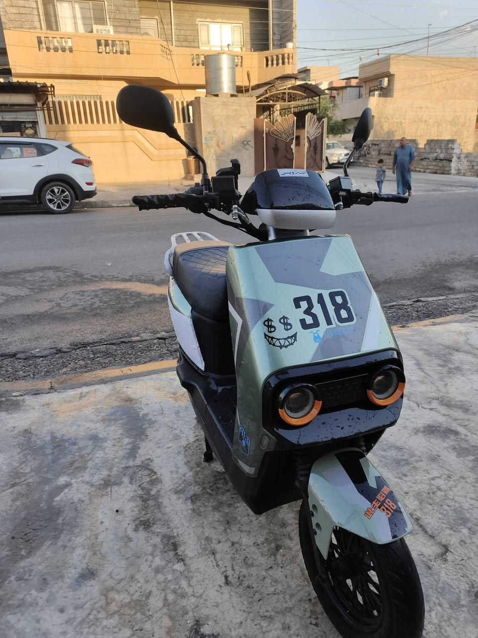 السلام عليكم 
ماطور شحن 318
نضيف فول بس بي كسر سغير يم الجاملغ الكدام
باتريات شرط ما ملعوب بيهن الماطور نضيف ما صار شهر من اخذتو سعر 500 وبي مجال قليل 
رقم *********** بي واتساب
