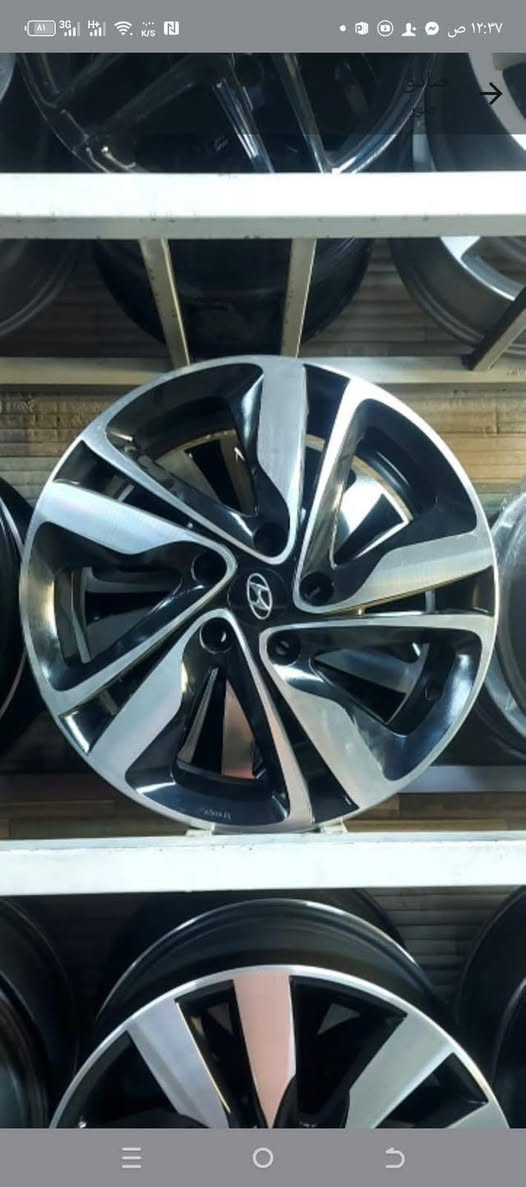 السلام عليكم عندي هذا الويل البلادي يجي ويه السيارة من امريكا الأصلي بدون فطر بدون لحيم حجم 17 الويل وشادله تاير حجم 215/50/17 
مراوس بويل حديد اصلي مع الفرق واذا بيع عادي 
***********
