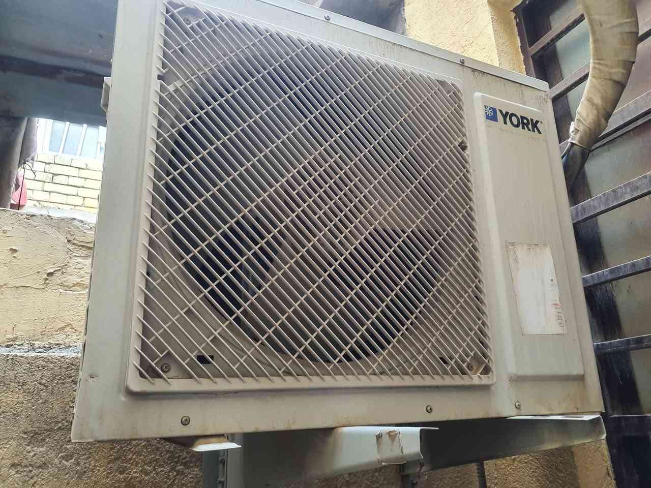 السلام عليكم
سبلت يورك الاصلي 2 طن شرط الشغل والنظافة سعر 325
مكان كربلاء حي الوفاء 
***********
