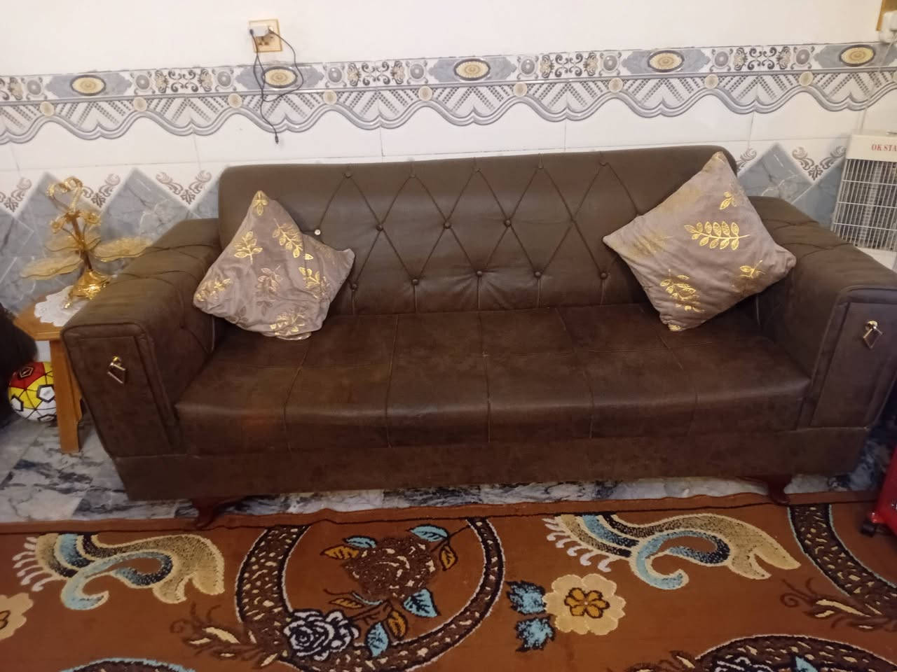 تخم تكمه نظيف جدا 10مقاعد  ٢٥٠ الف مكان الخطيب زراعي الي يريده  هذا رقم ***********  بي واتساب
