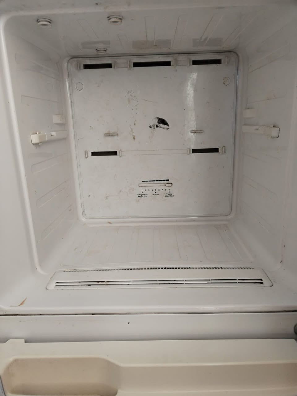 سلام عليكم ثلاجه نوع سامسونك مثل البصوره شغاله وطني مولده تجميد. تجي شوف بعينك  سعر 100 الف مكاني كربلاء قرب مستشفى الكفيل رقم تلفون ***********
