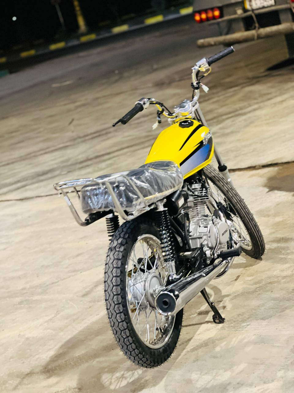 سلام عليكم شباب دراجه يراني اتنس للبيع أوراق سكنر صاله 15يوم من معمره اول تبديله مال دهن الاستفسار على هاذ رقم ***********
