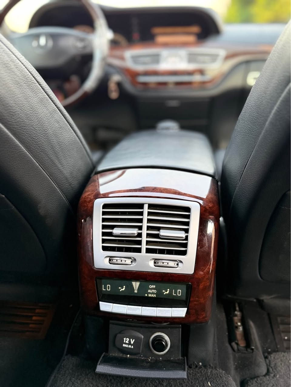 Mercedes benz s550 
Darga large
Tabrid markazi 
4 drga sa7b 
Snoq sa7b
Koshn jld 
Koshn xazn
 4 Koshn hitar 
 4 Koshn karaba 
Salonsay amg 
Peshw dway krawa ba 2013 
Laity nawchaway kwer 
Slide 
Bali sar snoq
Bali sar jam  
Wheel amg 20 
Awena esharat 
Da3ami w dosyay amg 
5 parday bilad
Kalay kwshnkani karaba
Mokabaray harman kardon
Jamakani polorise la shashaka atwanj kam w zyay pe bkay

***********
*********** السليمانية, العراق

