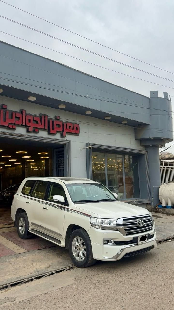 السلام عليكم 
السعر 460 ورقة 🔥 
لاندكروز 2018 بريم 🔥
رقم بغداد بأسمي 
سيارة جديدة كلش  
مواصفات 
كراسي ثنين كهرباء 
مري كهرباء 
فتحة سقف
شاشة الكبيرة 
دبل ماوس 
شاشة بلتنتة 
طفاية 
وبقية مواصفات معروفة
مكان سيارة بغداد 
السيارة بيها بابين مبدلات بلادي شرط لباقي كفالة ♥️
للاستفسار:   ***********
