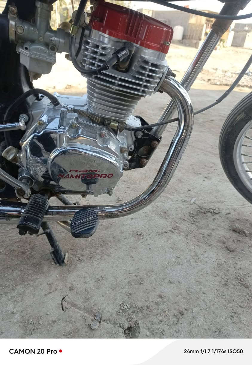 سلام عليكم دراجاجه نامه حربي نضيفه تعمير جديد
محرك ما مفتوح 
دراجه خير من الله 
مكان        القاسم

السعر.          550 
وبيه مجال 
دراجه كلك مكفوله 
دراجه كلك كلك كلك 
سويلك مكاتبه
مكلف بنشر
اتصال ‏‪***********‬‏
(***********)
