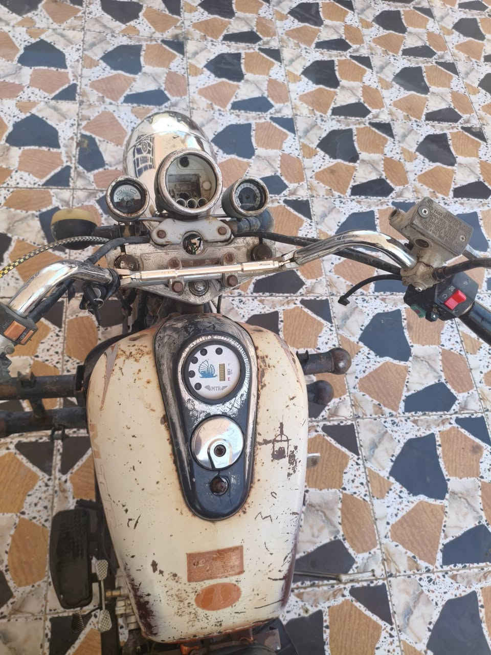 سلام عليكم  ستوته البيع MTR شوفت عينك الستوته تجي و اشوف كهربائيت شغاله بس هورن لايت و بسعر 650 و بيه مجال مكان بصره قضاء هوير قرب محطه بانزين خانه عز دين سليم الي بل فلكه مال خاص راسلني على هاذ الرقم ***********
