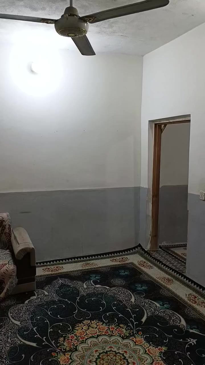 البيت للبيع١٠٠ م قرار محكمه مكان خلف الصناعي قريب ع شارع صناعي من جهة وخلف المخازن الغذائية من جهة أخرى الشارع مرتب مشمول بالتطويب السعر 15 م وقابل للتفاوض 

للتواصل ***********
