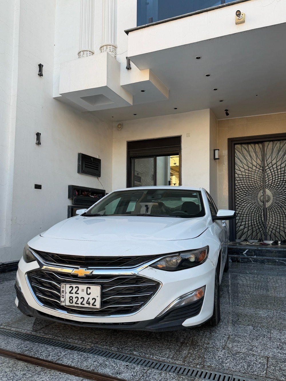 السلام عليكم شباب 
شيفروليت ماليبو ls موديل 2021 
لون ابيض 
رقم اربيل الجديد  شرط التحويل 
مواصفات السيارة
شاشة / كامرة / بصمة تشغيل وبصمة ابواب / تحكم ستيرن / جام اوتو / اوتو ستوب / حساس تاير / شاشة اعطال 
مواصفات عادية مال ماليبو 
حادث السيارة سرقة جاملغ امامي وبيها من امريكا جاملغ خلفي جهة السايق 
صور الحادث بالمنشور 
السيارة ماشية 45000mil وقابلة للزيادة 
بجم بلادي راديترات ومراوح كلة بلاديي  حادثها فقط السرقة انسة شي اسمة حماوة 

كاملة وجاهزة لاخر حباية مابيها نقص اي شي 
مكاني حي البنوك / شارع الكنيسة 

سعر السيارة 122 ورقة وبيها مجال كلش بسيط 
***********