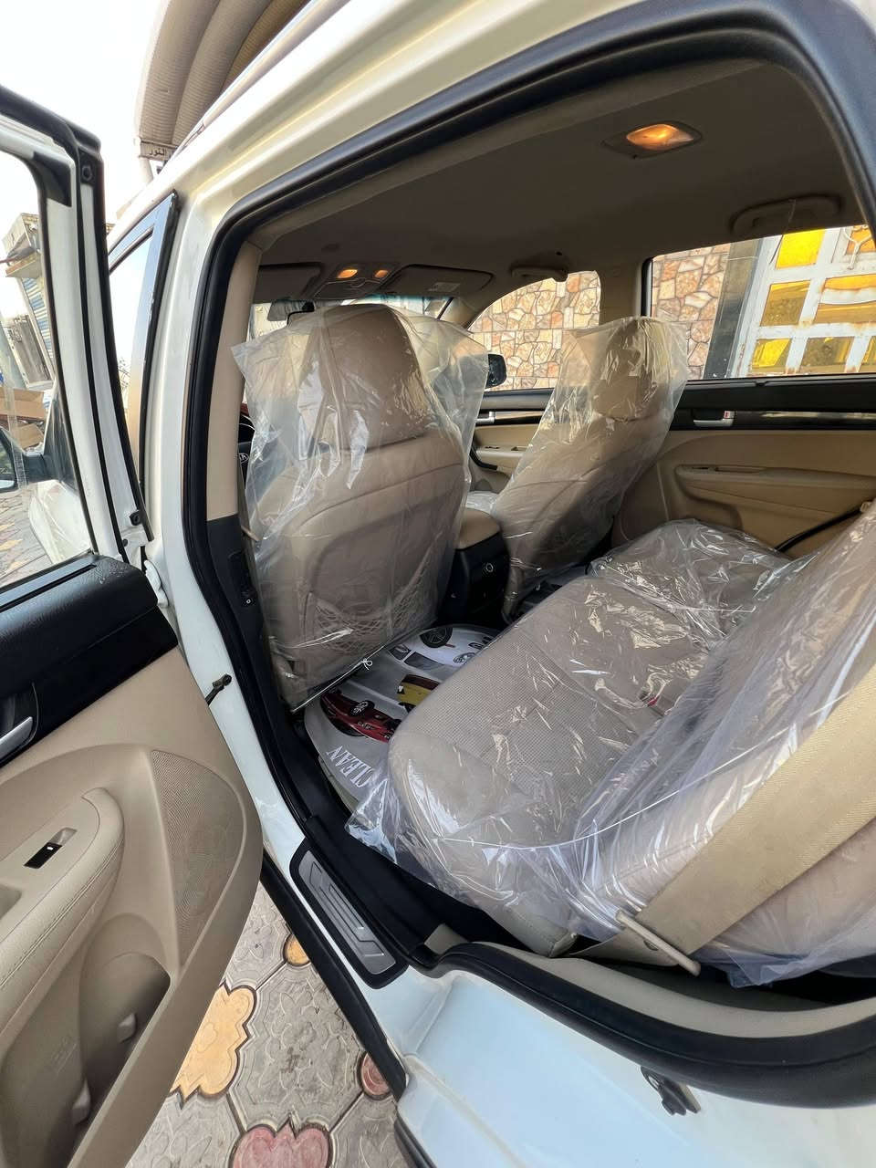 سلام عليكم
كيا سورنتو2014  خليجي رقم
رقم مثنى الدولي
داخل لونيين
ويل كروم  
محرك 3500  6سلندر
 7 راكب مع كشنات جلد 
اشاير ترحيب بلمرايه 
تخم تاير 
بك لايت led
منظومه زنون 
مرايه شفط
 ويل كب نيكل 
 حساس امامي خلفي 
 3 قطع تبريد 
 اربعه انظمه قياده 
 يو اس بي
 فول تحكم ستيرن 
 كشنات كهرباء
كامرا 
بصمه تشغيل+بصمه أبواب
سياره جديده كلش
محرك مفتوح ومضبط عل اخير 
مكان الناصرية
رقم التلفون
***********
ملاحظة تحويل بنفس اليوم
