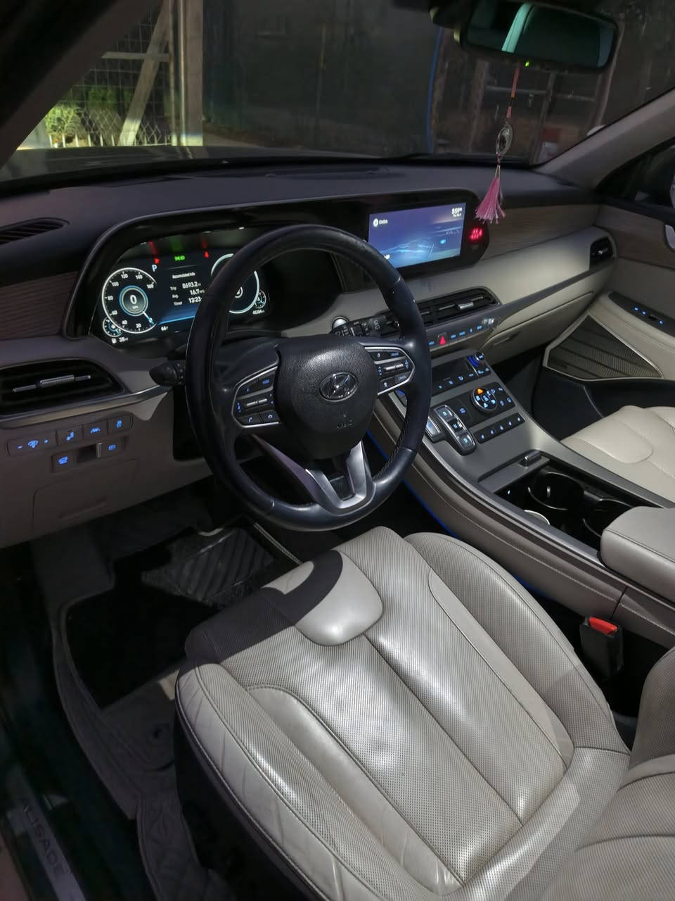 السلام عليكم شباب سياره بني سايد للبيع مكاني نجف سياره فول تلكرافت كش مات ViP خمس كامرات ضربتهه بنيد فقط أي ستفسار هنا ***********
