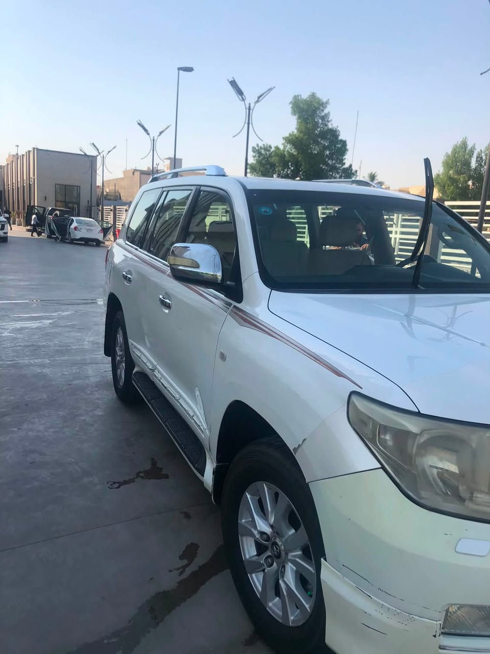 السلام عليكم VXR موديل 2009 فول مواصفات مكفوله من اي حادث بريم 
بيهه تقشير مكانات 
رقم بغداد 
مكاني بغداد زيونه 
السعر 250$ ورقه شدتين ونص بيه مجال 
***********
ماشي 149Km
