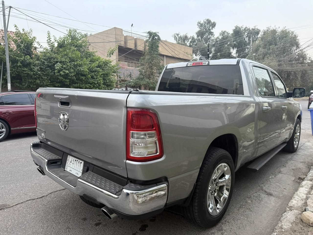 السلام عليكم 
دوج رام موديل 2022 
بك هورن موصفات المعروفه 
محرك 8 سلندر 5700
عليه منضومه غاز يعني ماكو صرف بانزين
حادثه جاملغ وبنيد وشويه بالباب 
بنيد مبدل نفس الون او صبغ قطعتين 
ماشيه 77 m الف
***********
