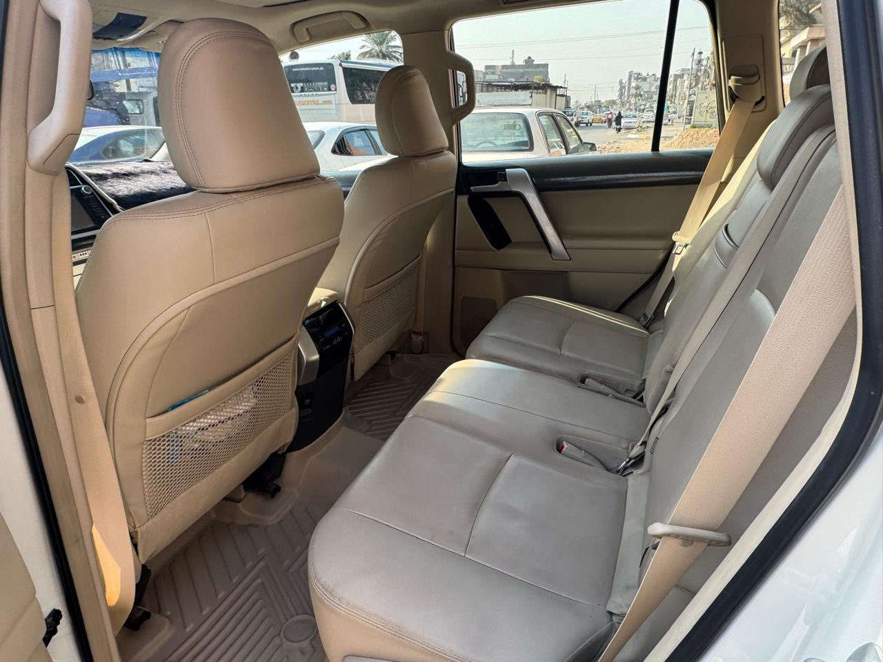 السلام عليكم برادو ٢٠٢٠ Txs رقمها سهل ومميز ماشيه ٩٧ الف مواصفاتها معروفة بيها بارد اربع اصابع بالجاملغ الامامي موجودة صورته مامصبوغ السيارة كاملة ومابيها نقص السعر ٤١ الف دولار وبيها مجال بسيط مكاني بغداد ***********
