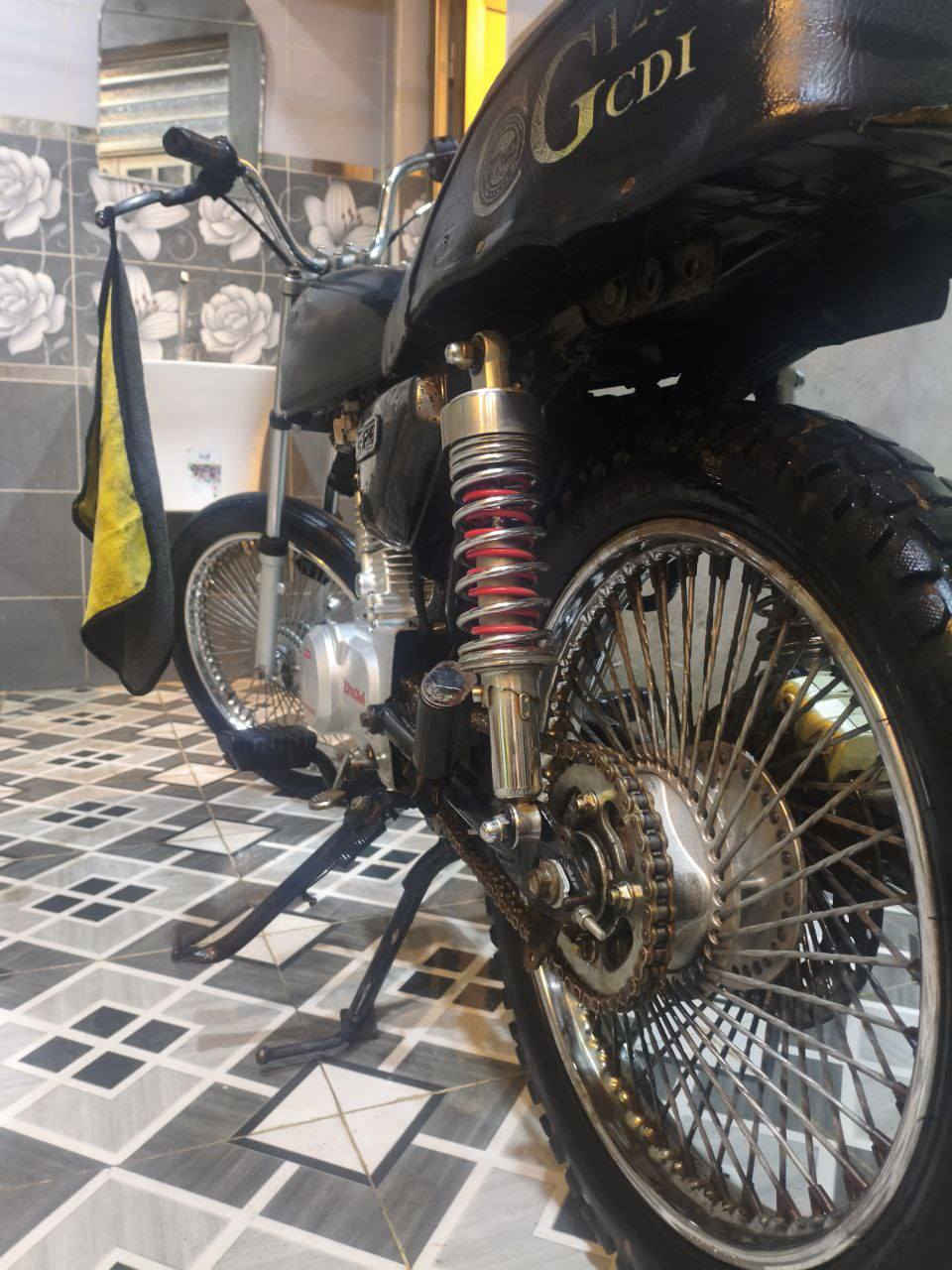 السلام عليكم من رخصت مدير الكروب دراجة سافان مديل ٢٠٢٣ اوراق اصولي  دراجة غراضهة موجودة ضامهن عندي سيباية وجاملغ خلفي امامي اشاير ٤ وضفيره ولدراجة شلعه ومعدل عل أول تعلك اكفلهة كفالة عامة من كلشي والدراجة متروكة بسبب فراغ الوقت للاستفسار ع واتساب ***********
