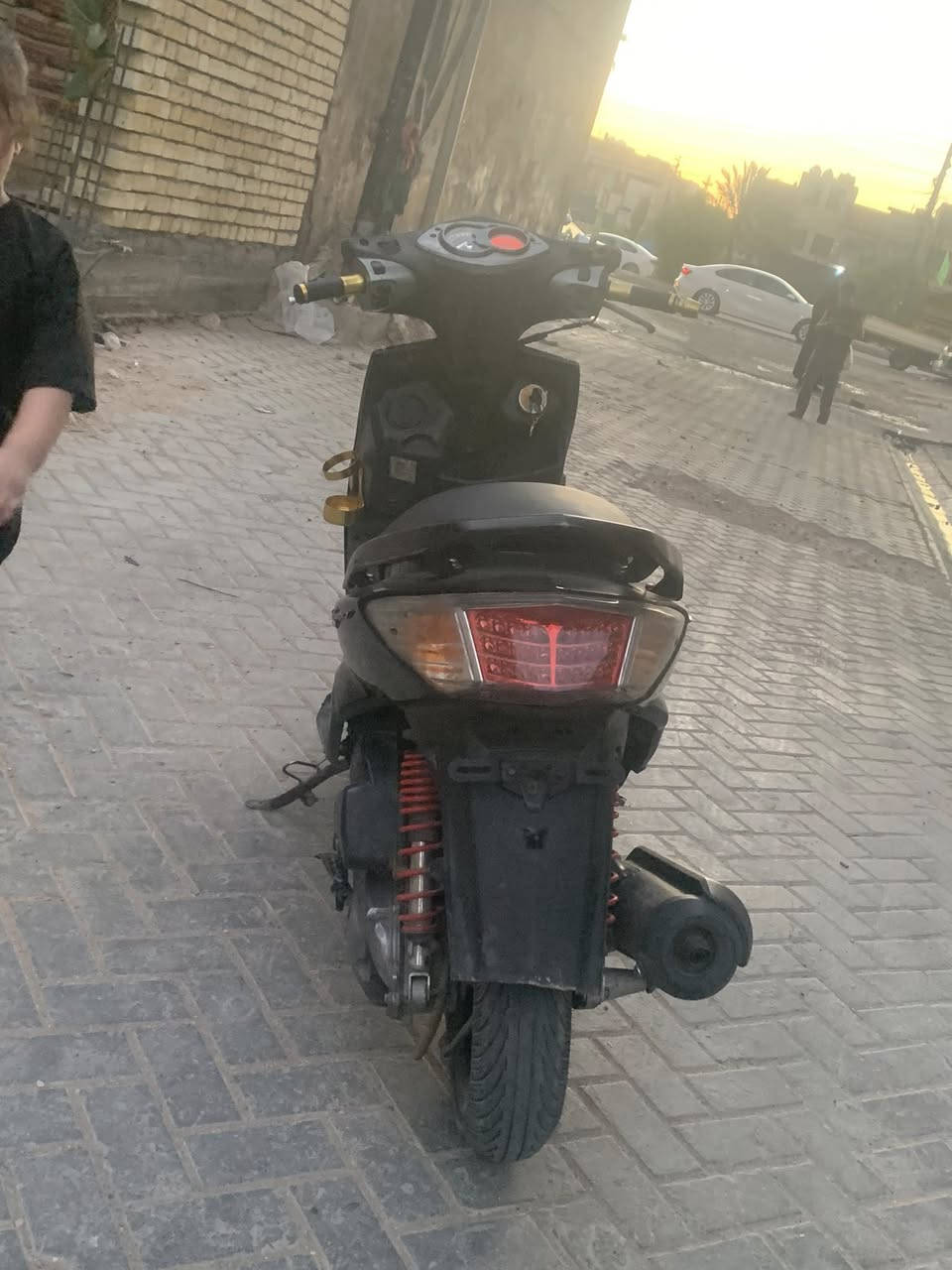 سلام عليكم شباب دراجه سكنس فحل نكره بي وقت سلف هندر مكينه ناعمه بيه حواجب اصليه دراجه نواقص تريشه وجملغ سعره 380 بلاش شرط ناعمه لمكينه شراي تصل وتساب فقط ***********

