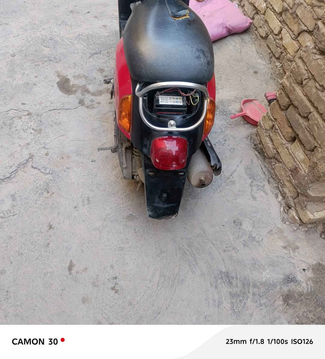 السلام عليكم درجه بوليس للبيع  بس الدرجة يرادله تجفيت بس  السعر ٤٠٠الف بيه مجال قليل العنوان دوره ابودشير ***********
