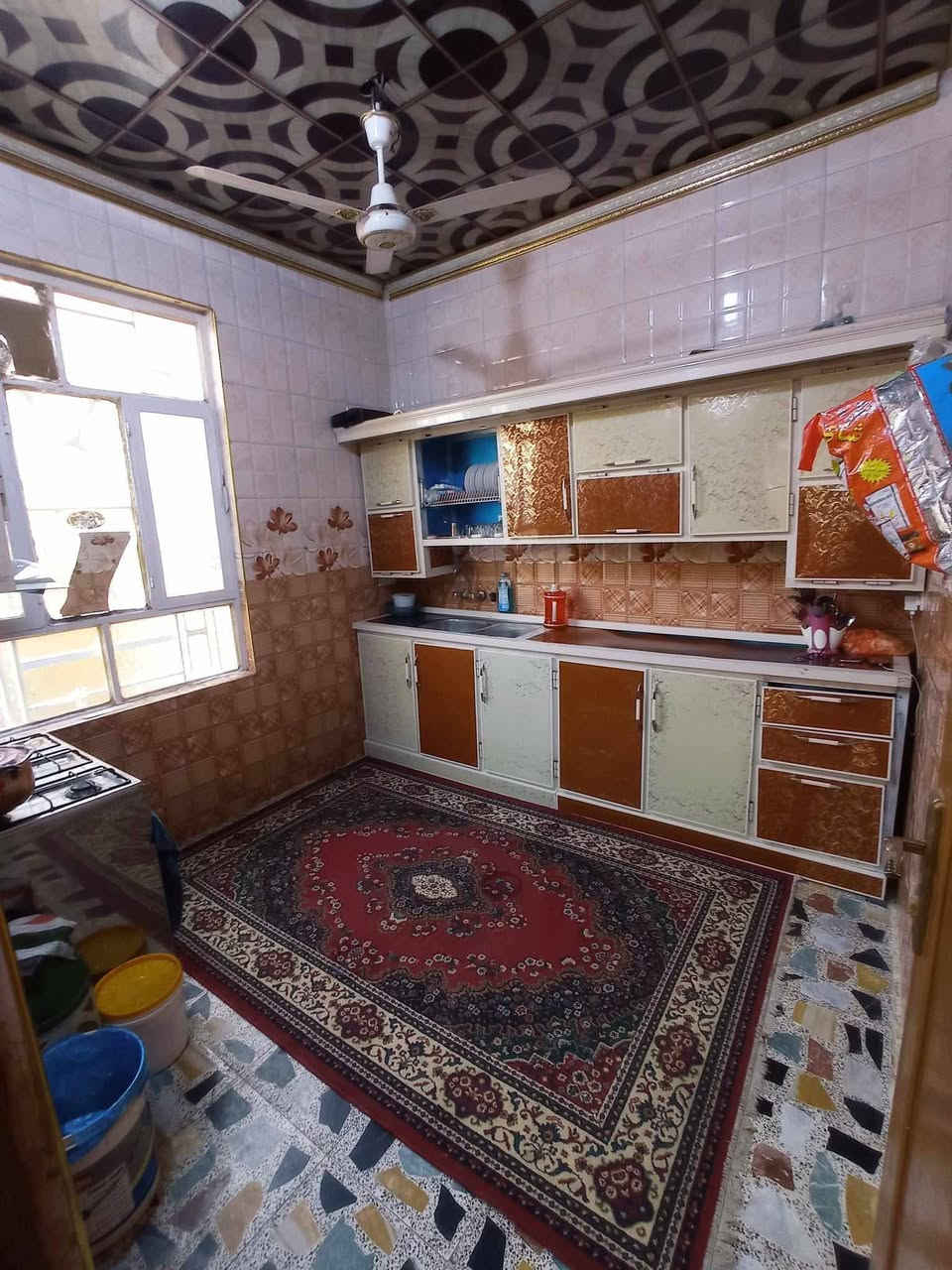 السلام عليكم بيت 100 متر طابقين للبيع في كربلاء المقدسة گنطرة السلام يحتوي على ثلاث غرف نوم واستقبال خارجية ومطبخ يصلح حسينية للزوار للاستفسار الاتصال على الرقم ***********
