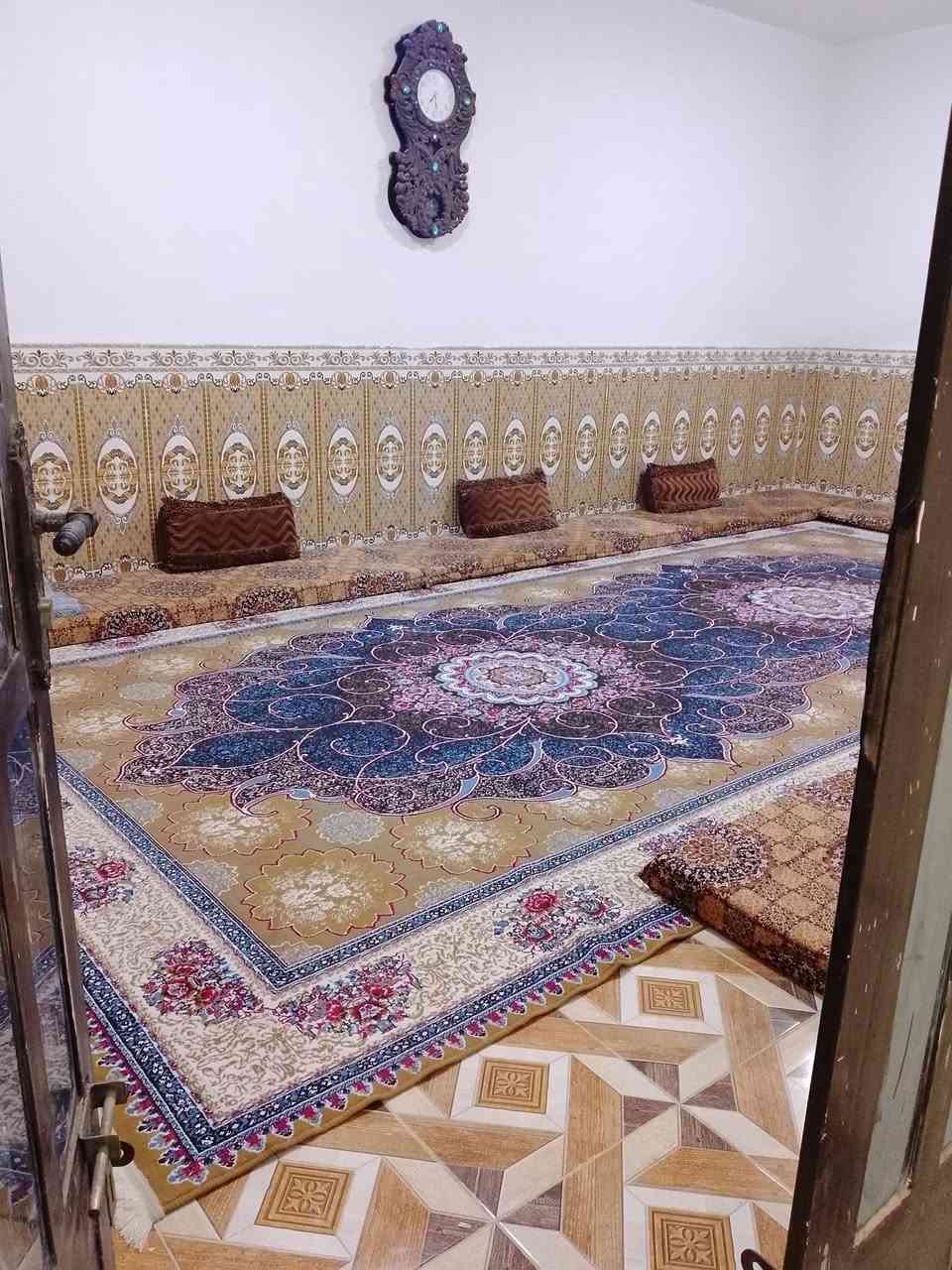 عنوان بيت تجاوز  بيه معامله طابووووو بناء نضيف بحي عمال قرب صالون هديل مساحه 250 متر وسعر 85 مليون وبيه مجال 83 متكون من غرفتين وديوانيه وصاله ومطبخ وبيتونه وصيحات داخل وخارج وطرمه البيت كله سيراميك حتى طرمه واجهه كاملة بيت عماد حمد حنون ورقم ***********
