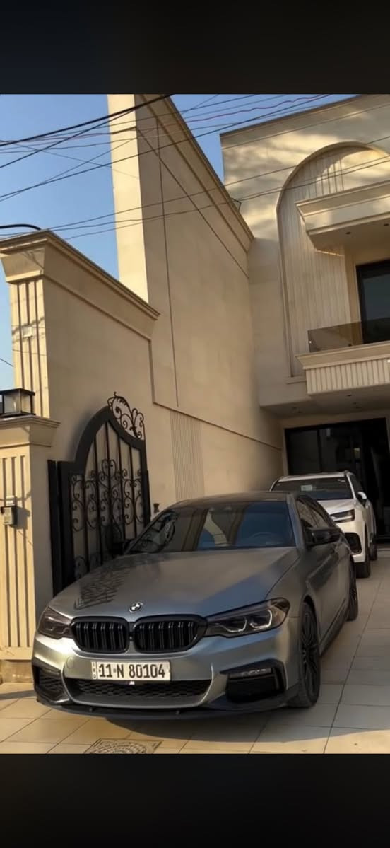 سلام عليكم للبيع bmw540 
سياره موديل ١٩ فول مواصفات ام بكج 
سياره ماشيه ٦٩ الف كيلو فقطط🔥🔥
حادث السياره بنيد مبدل بلادي بدون صبغ
جاملغ گلير فقط بدون اي ضرر 
سياره فووول مواصفاات
كشنات جلد 
خمس بردات
نضام صوت harman kardon
تعلي المسجل و تنصي تغير الاغاني عله حركت اليد
ابواب شفط 
صندوق يفتح و ينغلق بحركه القدم
داتاشو 
وهواي بعد من مواصفات ال ام بكج المعروفه

سياره عليها بعض الاضافات 
سماعات جانبيه مال فئه السابعه 
تعريب + الضافت الالوان+ برمجه ستيج٢ + داون بايب + بوابات + تفريغ +بكلايت سموك+ كت كامل لحايه دفيوزر تبات دوسات سبايدر جناح + سقف اسود ppf + سياره مغلفه ppfمات وصارات بيها كردحه خفيفه ف نرفع نصه 
السياره مكفوله كير و محرك كفاله عامه السياره ناصبه كلش و كعدتها كلش حلوه
للاستفسار ***********  
السعر ٣٢٧ وبيها مجال قليل 
وشايف كل الخير الياخذه
