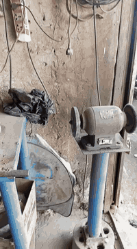 من رخصت صاحب الكروب السلام عليكم أخوان يوجد محل بنزات للبيع في منطقة الباوية بجانب فرع بيت حجي راضي سابقاً ومقابيل صالون زمن للسيدات المحل جاهز من كل شيء بس تعال وفتح بي الاتصال على الرقم ***********
