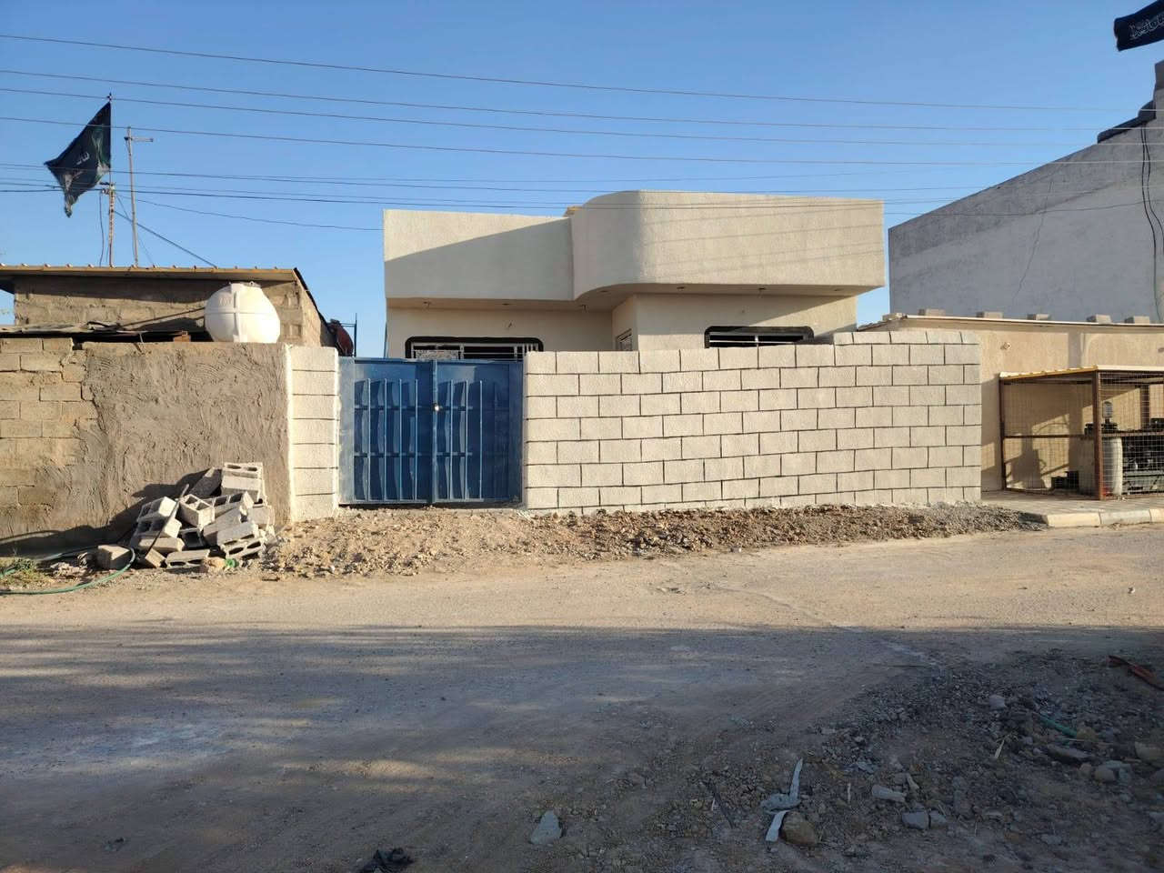 السلام عليكم
بيت 200متر بناء كامل في النهروان تقاطع الخنساء قرب ماركت الذهب قريب على الشارع العام للاستفسار الاتصال على الرقم 

***********
