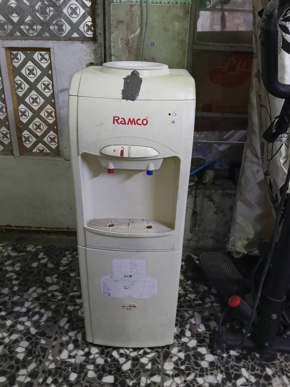 براد شغال كلشي مابي بس الطاسه مكسوره السعر 25 قفل مثرامه اخت الجديده كامله ملحقاتها السعر 50 قفل العربانه مكسوره السعر 20 الكراسي اطفال سعر الواحد 10 حجله كلشي مابيها  السعر 15 مكاني بغداد مدينة الصدر الرقم ***********
