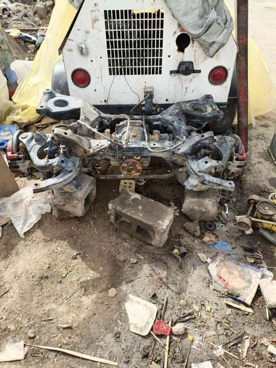 عندي صدر خلفي مال بفندر ريد لبيع سعر 300 لف وبيه مجل مكاني وسفيه***********
