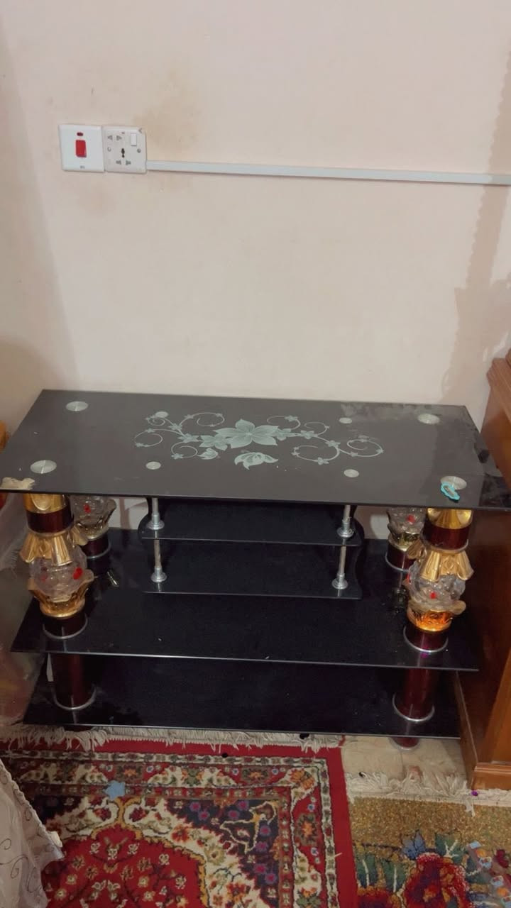 ميز بلازمه نضيف ومعرض كدامكم يلمع لمع. سعرهن 200 وبيهن مجال بسيط
تواصل عله هاذا الرقم ***********
