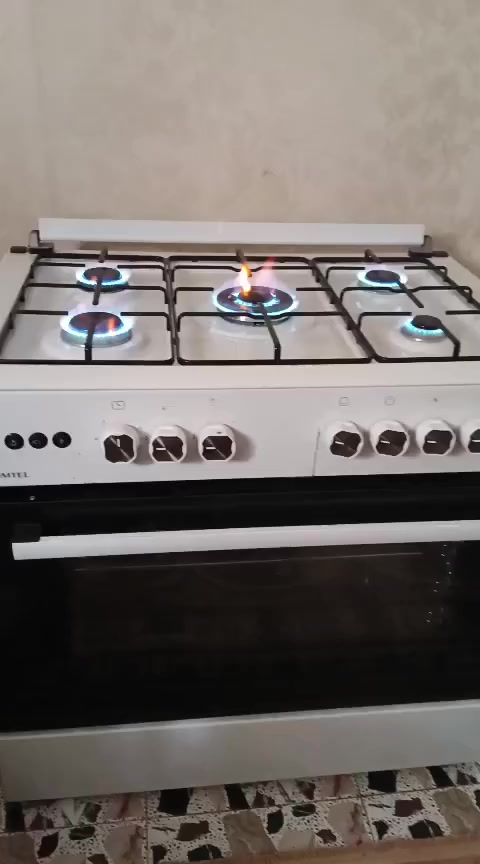 سلام عليكم طباخ للبيع صارله اقل شهر مستخدم بعده جديد سعر 350وبي مجال عنوان رمادي قرب  مجمع عمر راوي 

***********   ادمن وافق ♥
