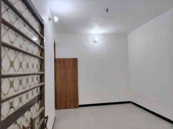 يالله سلام عليكم دار للبيع بغداد المدائن قرب مرقد سلمان المحمدي ع بستان الكراغول تقاطع حساني زراعي على قرار ٢٥ خدمات كامله تبليط كهرباء ماء الدار بناء حديث بعده ممسكون فارغ يتكون الدار من غرفة نوم وصاله استقبال مطبخ صحيات داخلية خارجيه مساحه ١٠٠ متر السعر ٦٧ وبي مجال للاستفسار الاتصال على الارقام *********** أو *********** وات ساب
