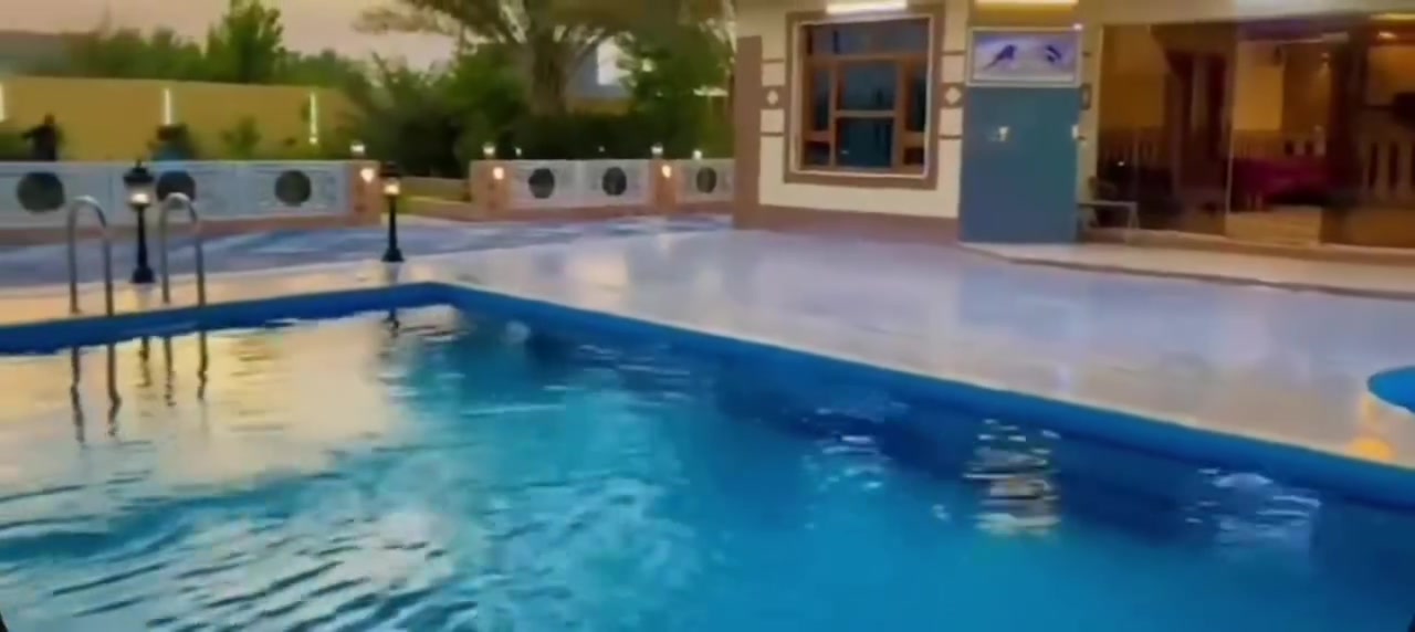 🌴اختبروا إقامة فاخرة في
🌴منتجع الامل 
🌴سواء كنتم تخططون لقضاء 
🌴عطلة عائلية أو مع الأصدقاء
🌴توفر أجنحتنا الفخمة ملاذا مثاليا لكم.   
🌴احجزوا مباشرة على موقعنا للاستفادة من ضمان أفضل 🌴وخدمة شخصية مميزة
🌴منتجع حديث متكامل من صالة كبيرةً مؤثثة 
🌴غرفة نوم عدد 2🛌
🌴مطبخ مجهز كامل 🍽️🧂🍴
🌴حمام  مجهز كامل 
🌴مكان شواء خارجي {للسمك والمشويات }
🌴نظام تكيف داخلي 
🌴 انترنيت 🚀 || sound system داخلي 🎵 
🌴العاب اطفال 🎈 🛝
🌴منضدة🏓 +فيشة
🌴يوجد خدمة توصيل دلڤري ليصلك كل ماتحتاجه لداخل الشاليه 🛵
—————————————
للحجز الاتصال على الرقم 
‏☎️ ***********
بــلــد / شارع السكلات
