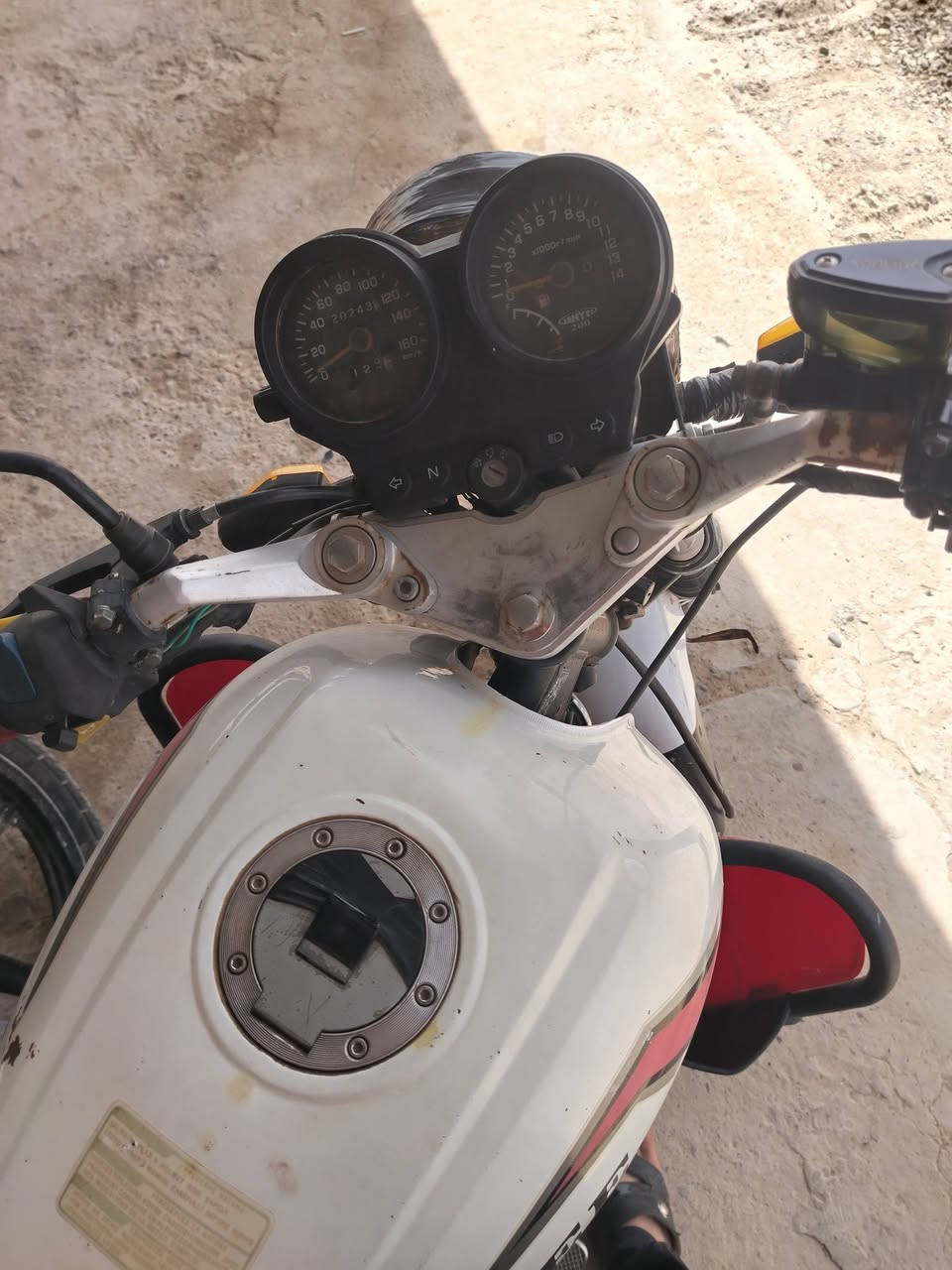 دراجة نارية للبيع مديل ٢٠٢٠ حجم ٢٠٠ كلهة عل وضع شركة سعر ٧٥٠ وبيهة مجال للاستفسار الاتصال على الرقم ***********
