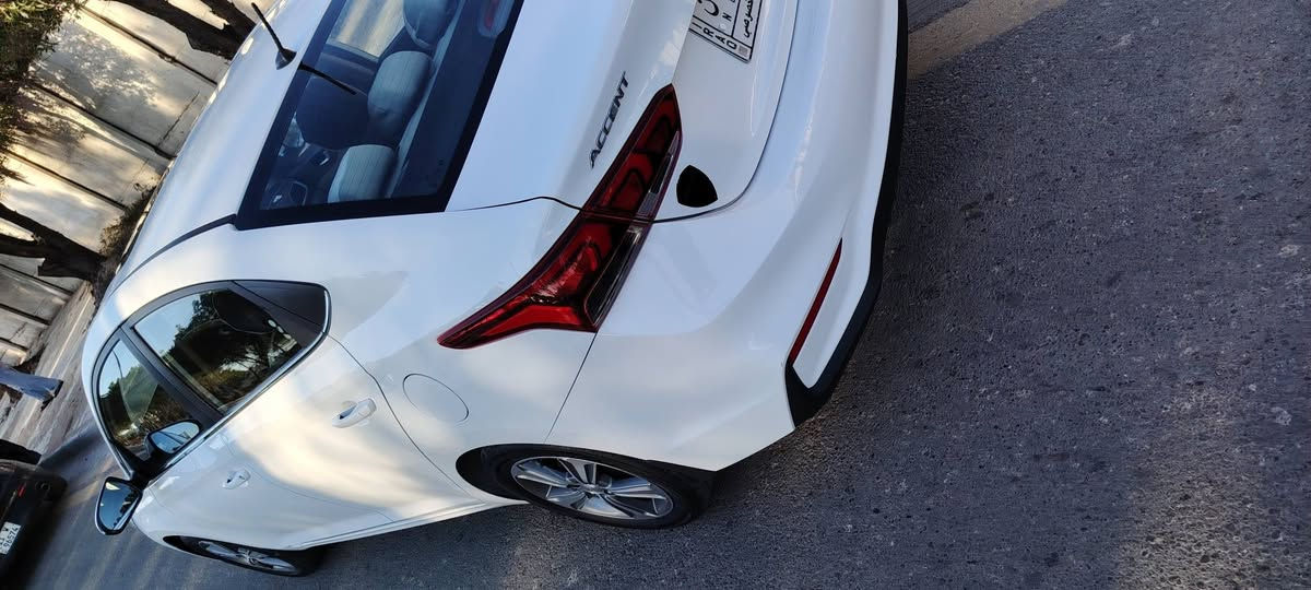 السلام  عليكم  اكسنت ٢٠٢٠  خليجي رقم بغداد /السياره اخت  الزيرو كولش نظيفه مكفوله من الحادث َوالصبغ  ولا حته تكحيل اني امطلعها من الشركه زيرو  ماشيه  ٣٣  الف محرك ١٦٠٠ دوش  فول تحكم استيرن فتحة سقف شاشه لمس كامره خلفيه لايت لد  تبريد قطعتين امامي وخلفي اشاير مري/ كير ومحرك مكفولات العنوان بغداد الشعب السعر ١٤٢  وبيهة  مجال  ان شاء الله           هاتف  ***********
