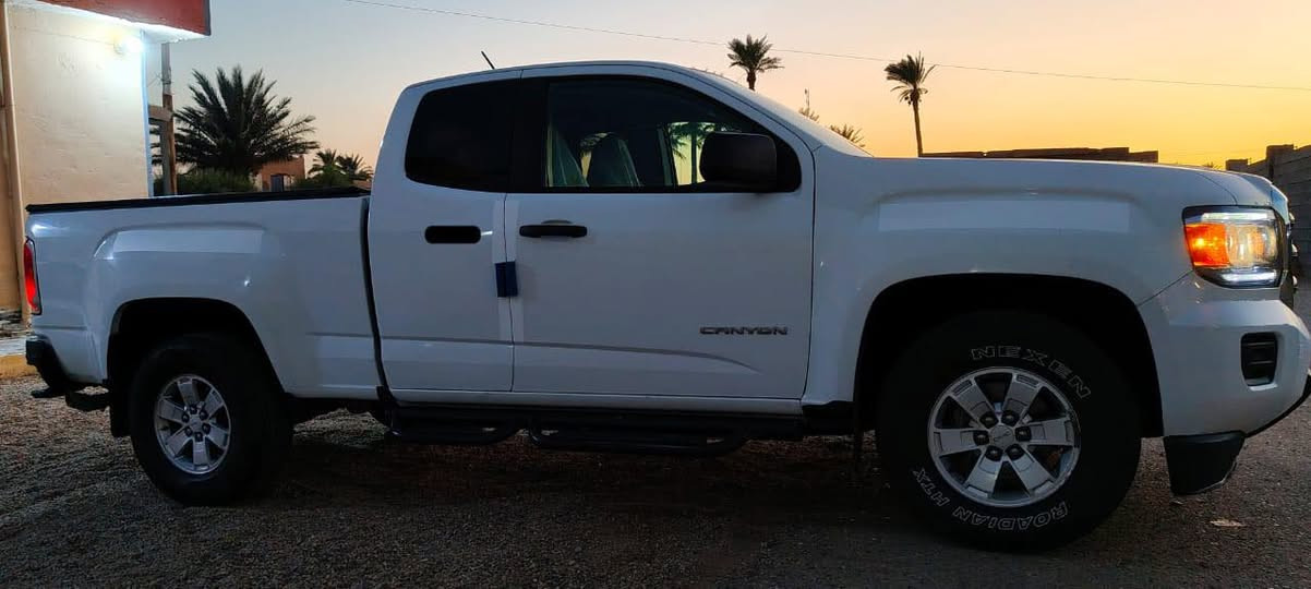 الرقم : أنبار مشروع وطني.
النوع : بيك آب GMC كانيون دبل قماره .
اللون : ابيض .
الموديل: 2018 
المحرك : 4سلندر حجم 2500 مكفول .
الگير: أوتو مكفول .
الصبغ : جاملغ امامي جهة السكن فقط بدون حادث .
(صور التقرير في المنشور). 
السعر : 180$ . 
للتواصل الاتصال على الرقم ***********
