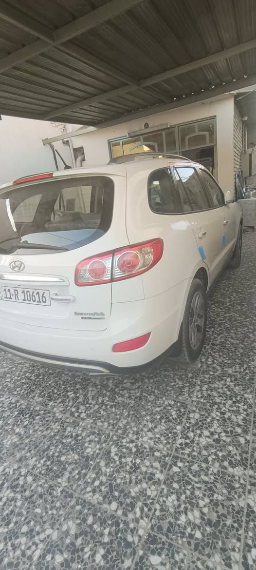 للبيع سنتافي بغداد موديل 2012 
مكفولة كفالة عامه 
ماشيه أربعة 64
العنوان بغداد جسر دوار 
***********
***********
