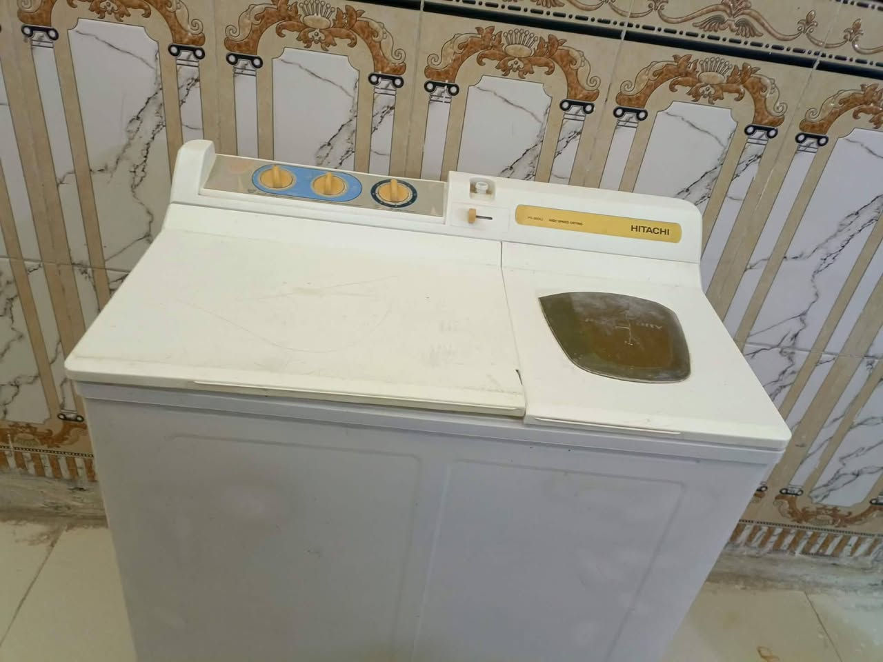 غسالة هيتاشي نظيفه جدا كلها شغاله سعرها 75 ألف اتصال ***********
