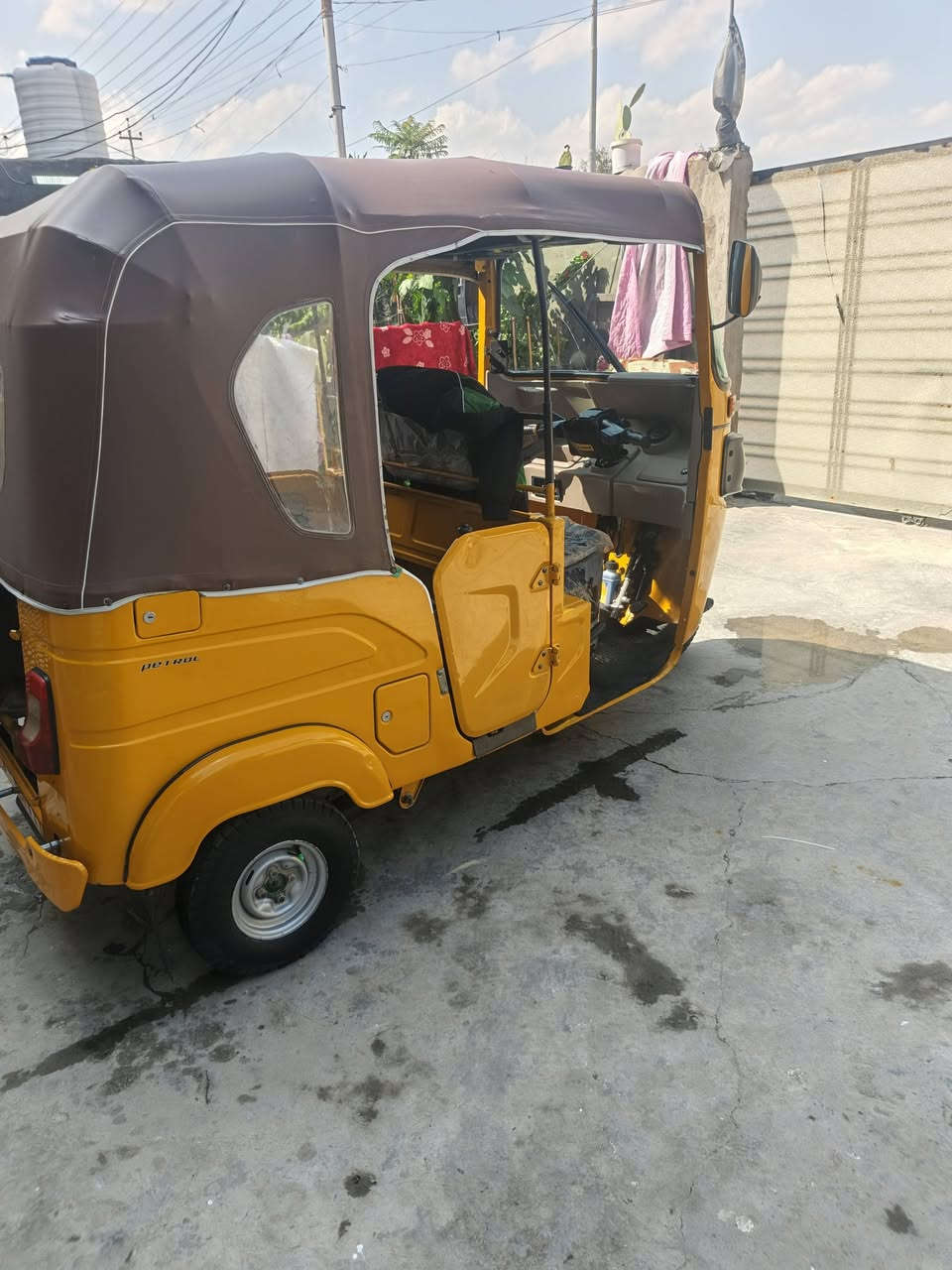 سلام عليكم تكتك البيع
مديل ٢٢ شهر ١١ رقم وسنويه بغداد
مكفوله ماعده دوسات مكينه مامفتوحه
التكتك جديده وكامله للخير بدون نقص
كبل الشارع السعر ١٠ ملون بيهة مجال قليل 
مكان بغداد حي النصر *********** وتساب موجود
التكتك جديده الي ماتعجبه ليخابر
