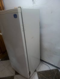 ثلاجة شغالة ونضيفة علفحص السعر 1250للستفسار 07811787883