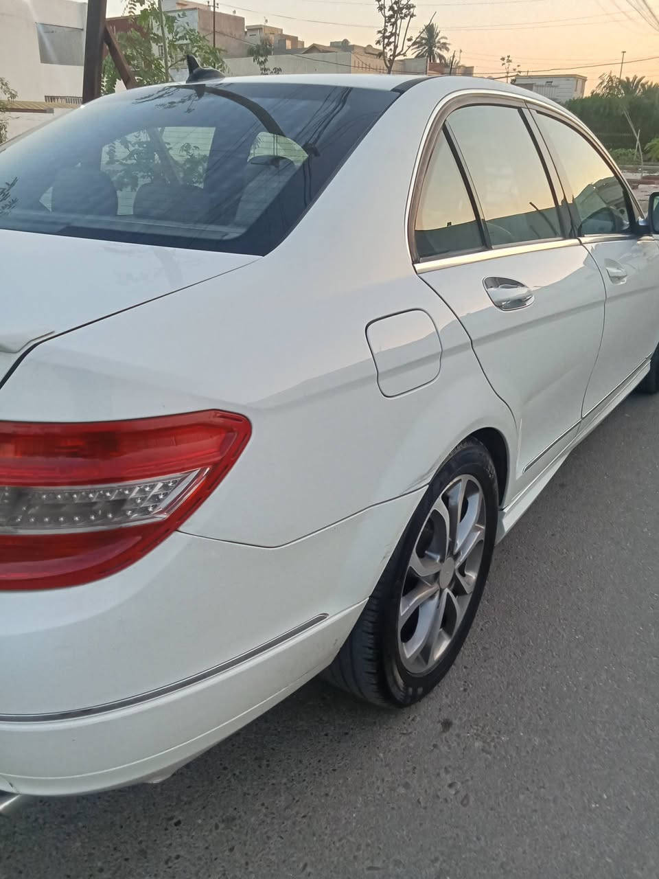 مارسيدس C350,فول مواصفات كشنات كهرباء فتحة جلد تدفئة بالكشن شاشة بلاد وارد خليجي بيها مكانين صبغ 2008ماشية 70 محرك6سلندر3500 السيارة تبريدها ثلج تخم تاير جاهزة كل نقص مابيها ***********
