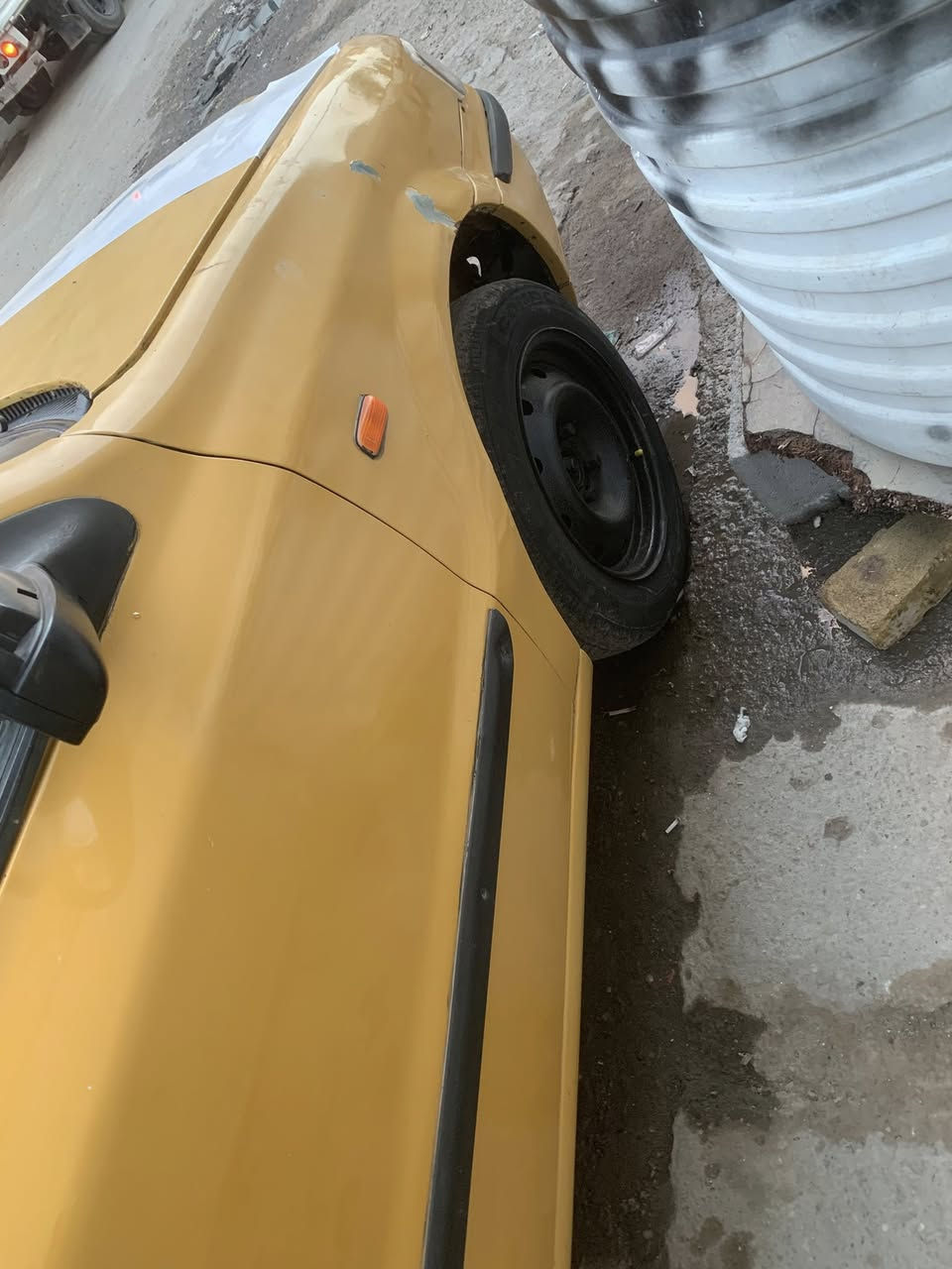 سياره كلش كلش نضيفه بدون خياس 
مديل 11بيها دخنه اول ما شغل شويه وتگطع 
ابيع هيئه غرامات ع مشتري 
اتكفل راعي وتحويل فقط 
سياره بدون تبديل كهربائيات كلها شغاله 
سنويه منتهيه سعر 22وبيها مجال بسيط 
مكاني بصره ***********
