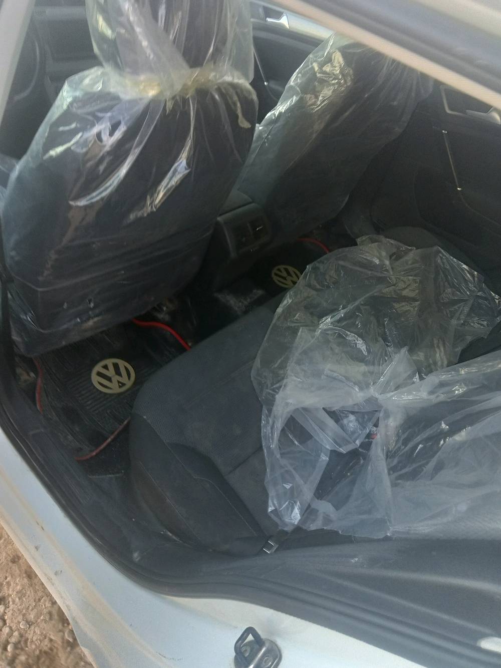 للبيع فولكس فاجن موديل حديث، لون أبيض، بحالة ممتازة من الداخل والخارج. السيارة نظيفة ومصانة بشكل جيد، ومجهزة بوسائل الراحة الأساسية. إذا كنت تبحث عن سيارة موثوقة وأنيقة للعائلة، فهذه السيارة هي الخيار الأمثل لك.