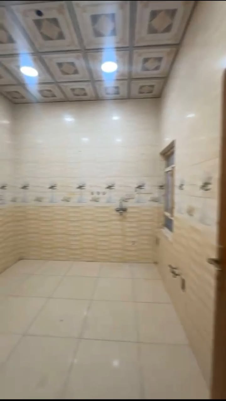 شقه الايجار حي الزهور موقع ممتاز
تحتوي غرفتين ستقبال مطبخ صحيات
اجار500س ***********
