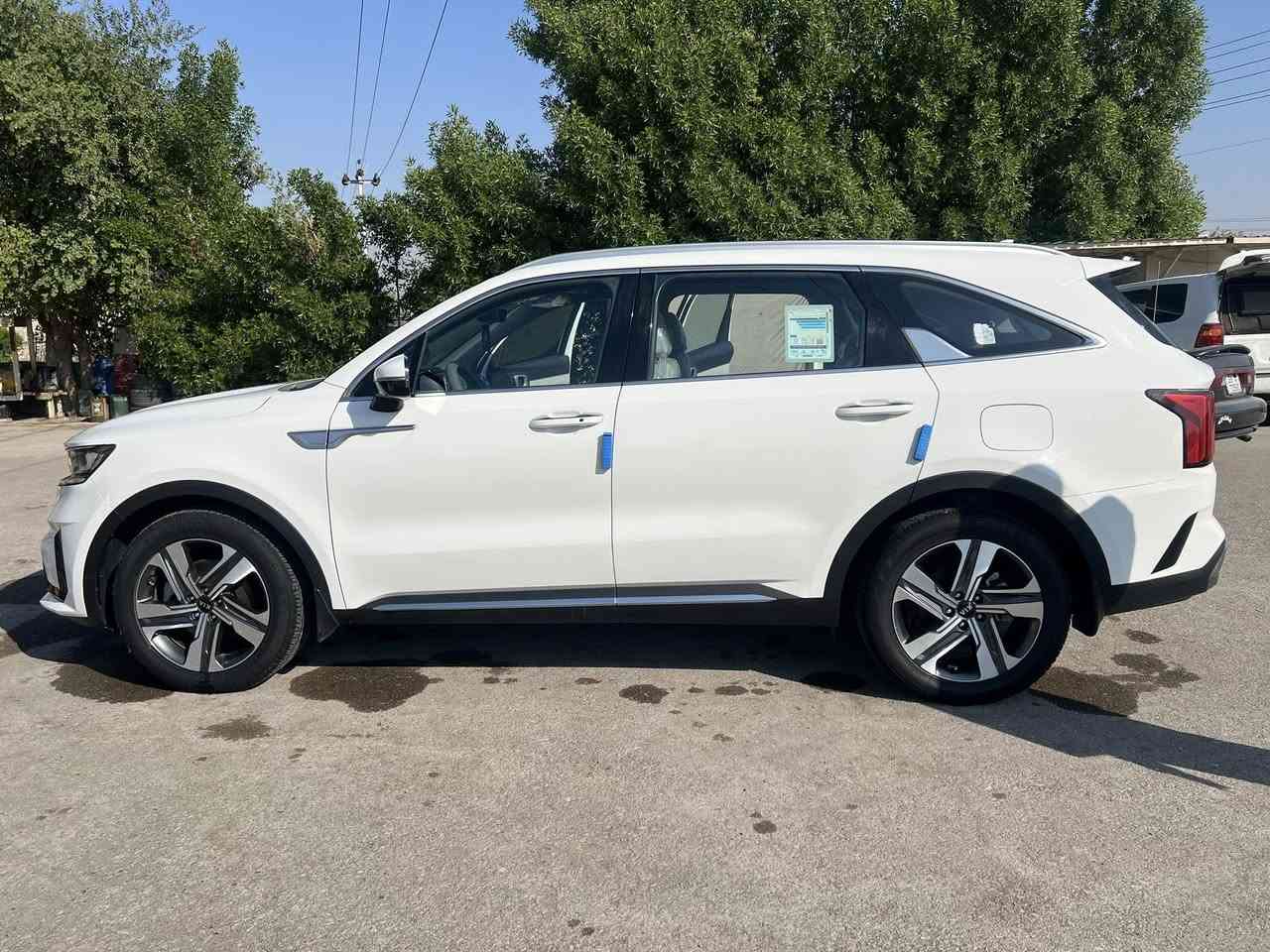 السلام عليكم
 سورنتو للبيع 2021 رقم بغداد بيه بارد بسيط موضح بالصور مواصفات السياره معروفه السعر 272 وبيه مجال بسيط مكان السياره ديالى للتواصل الاتصال على الرقم ***********
