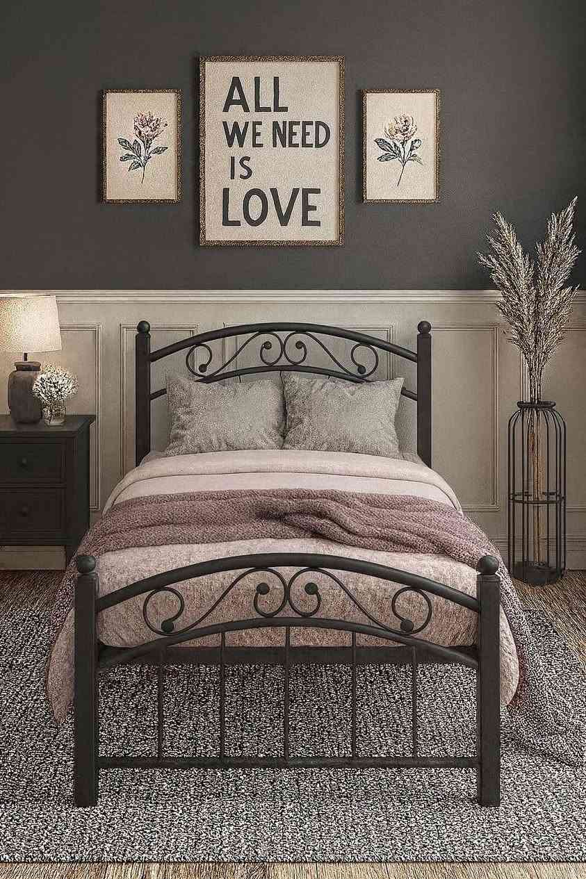 #سارع_بالحجز_ #الجميع
سرير حديد عراقي 
ذو متانه عاليه 
تقليد الماليزي قياس (190*90) سم
للحجز والاستفسار مراسله الصفحة او الاتصال بالرقم ***********
