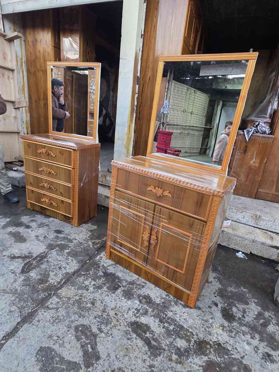 ميز تواليت فصال جديد عرض خاص السعر 70 الف قفل مع توصيل عنوان موصل باب جديد قرب نادي الفتوه ***********
